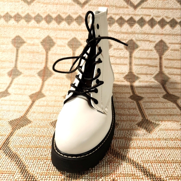 - Madden Girl Carra Lace-Up Lug Sole Combat Boots Size 10 Color White Wome… - Picture 4 of 4